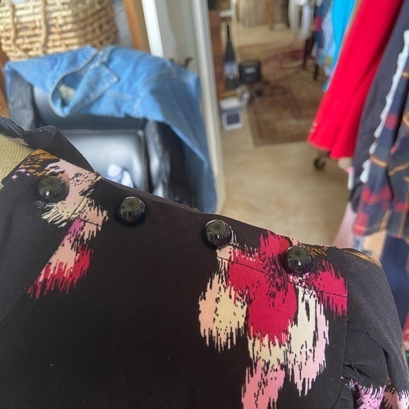 Who What Wear size‎ large black floral layered dress , buttons on neck shoulder - Picture 5 of 12